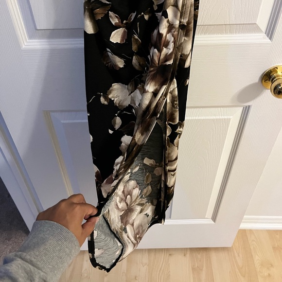 FASHION NOVA FLORAL DRESS WITH THIGH SLIT - Picture 3 of 3